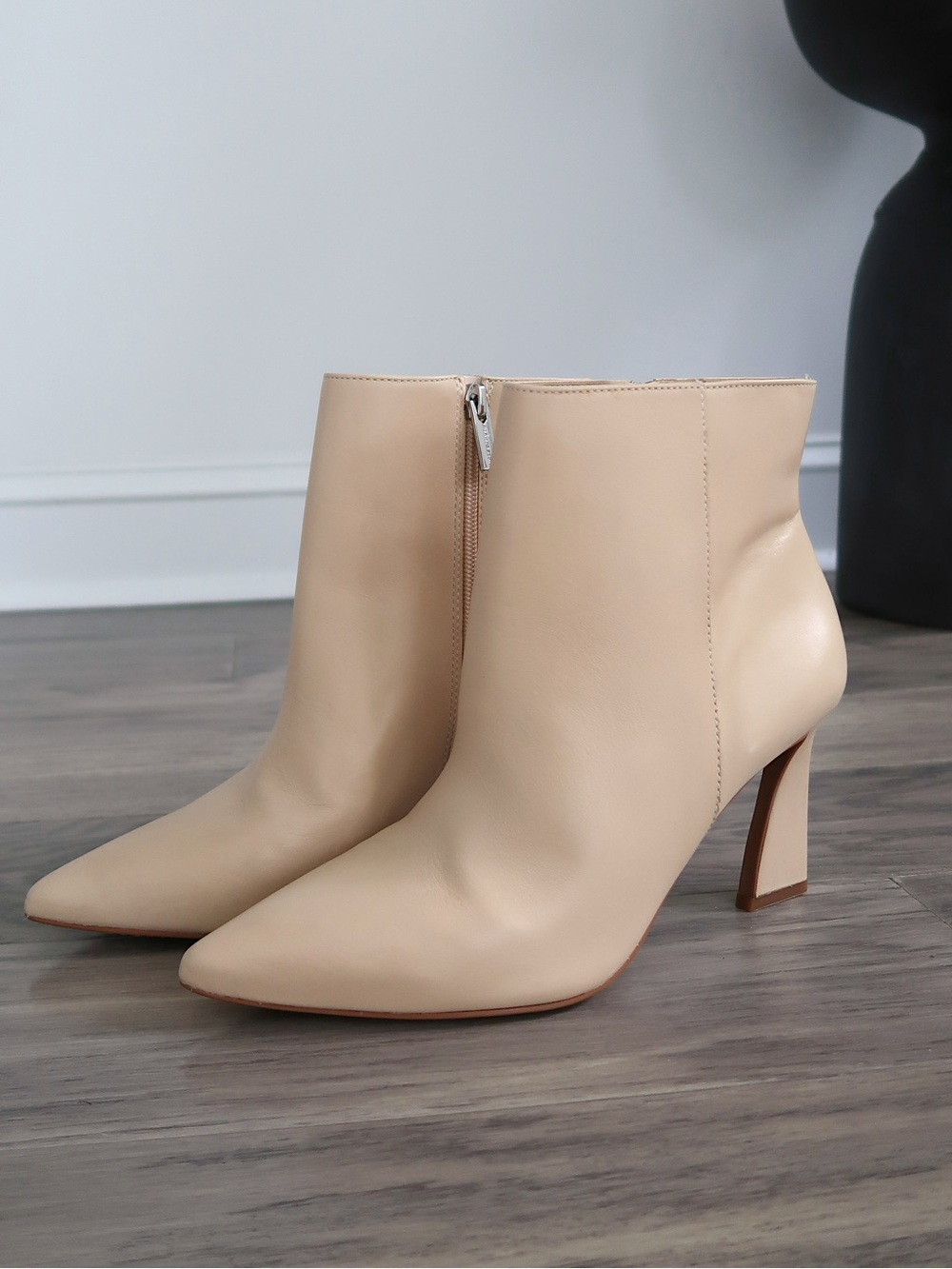 Vince Camuto Beige Leather Ankle Zip Booties Size 9